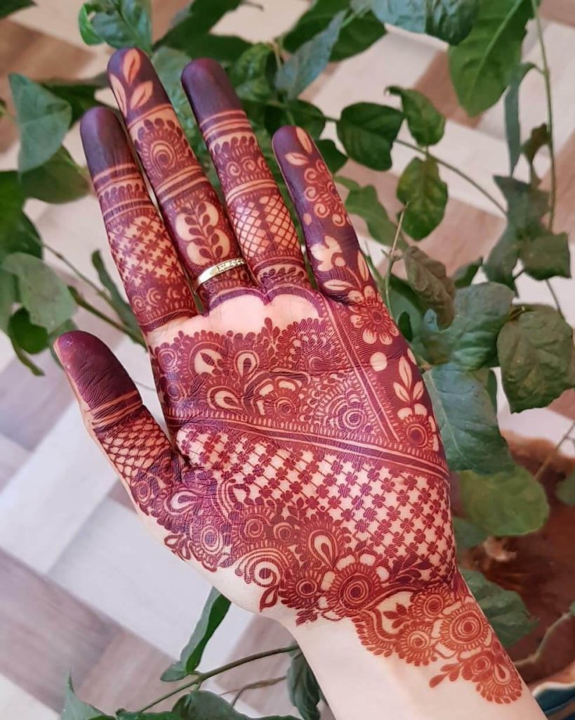 Bridal design mehndi hand
