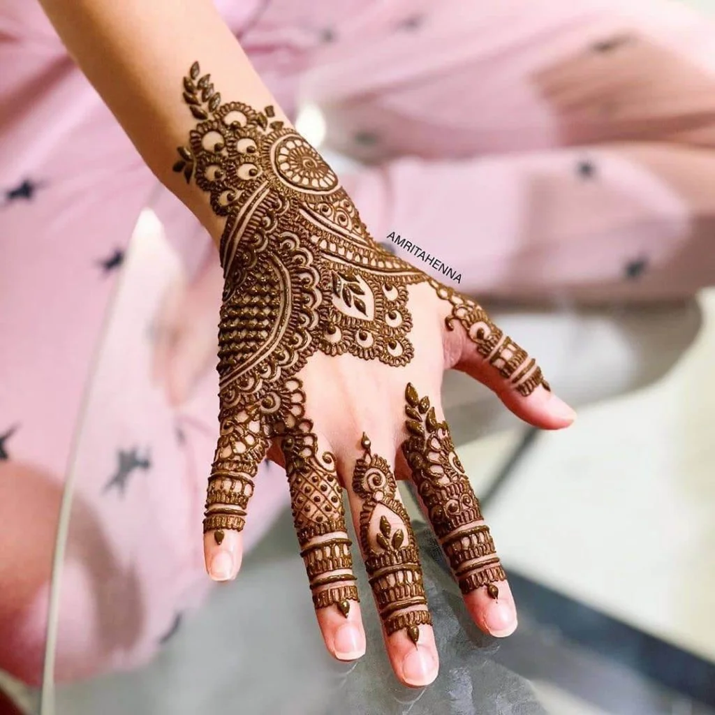Simple Mehndi Design on Hand Images