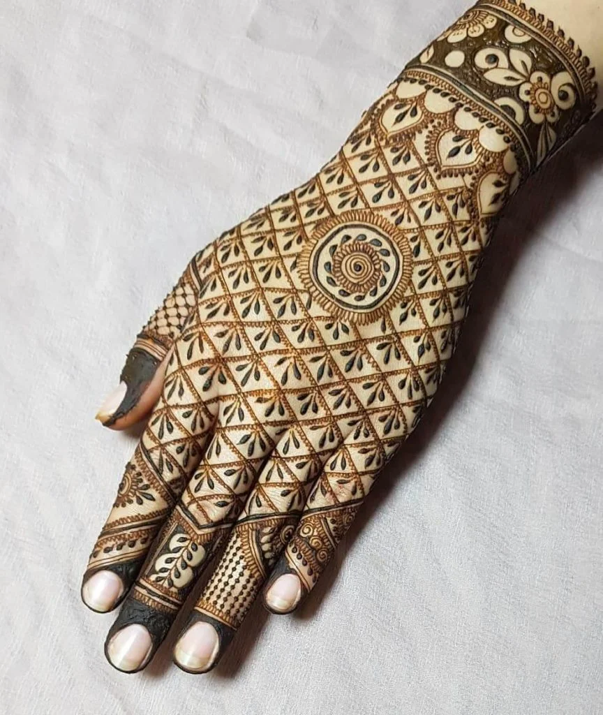 Design Mehndi Hand