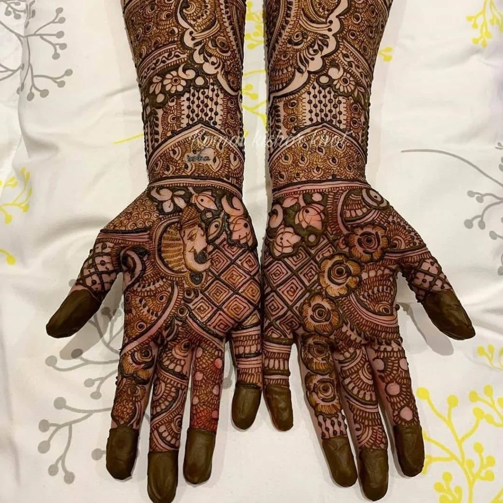 Bridal design mehndi hand