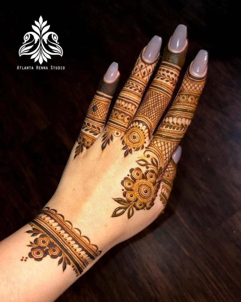 Simple Mehndi Design on Hand Photo