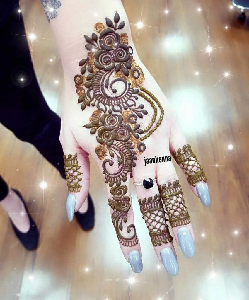 Simple Arabic Mehndi Design on Hand