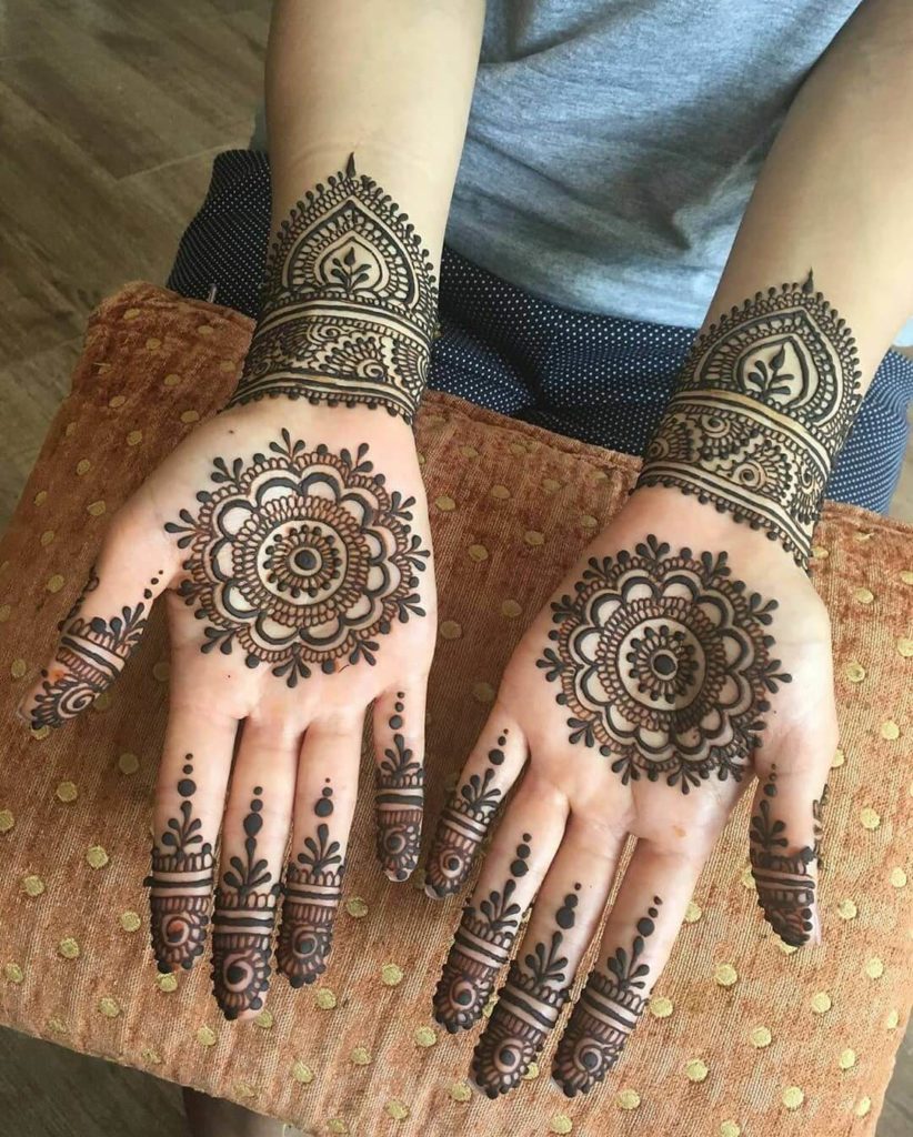 Simple Mehndi Design on Hand