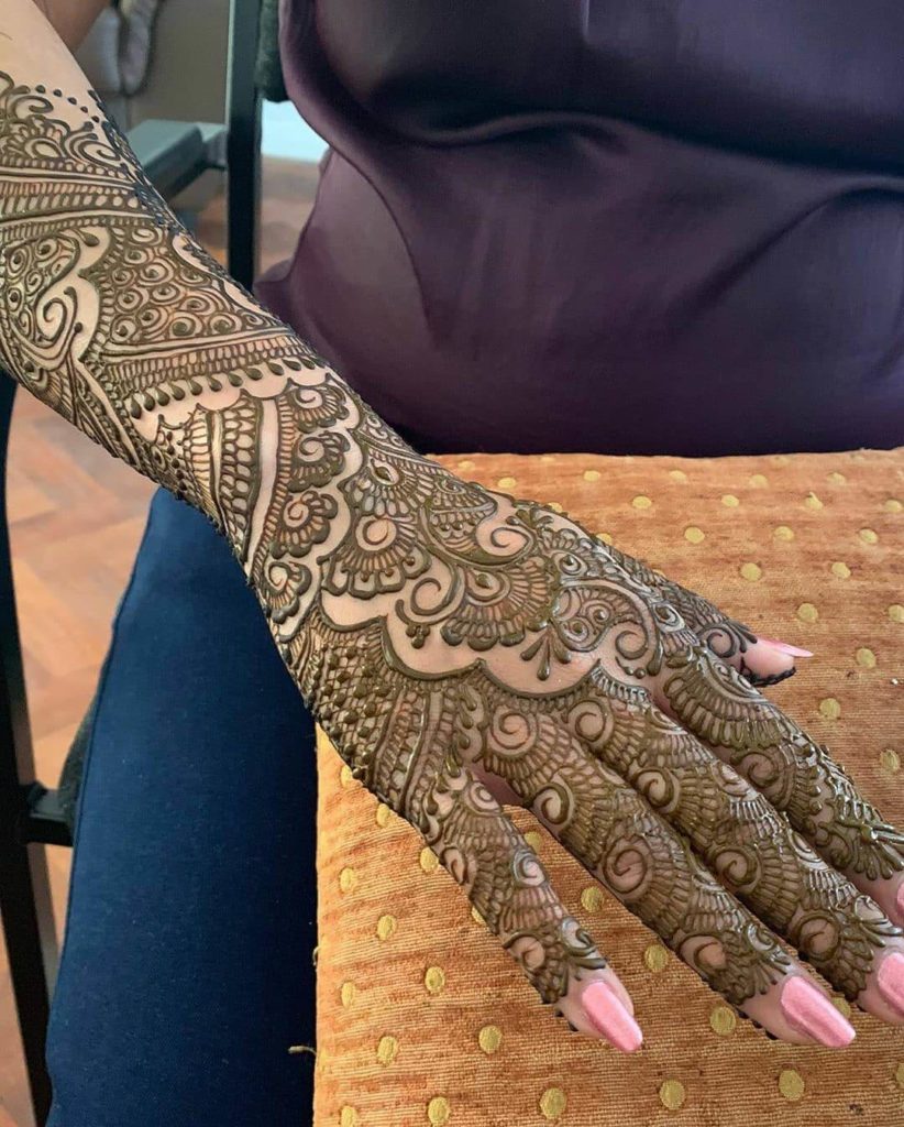 Simple Mehndi Design on Hand