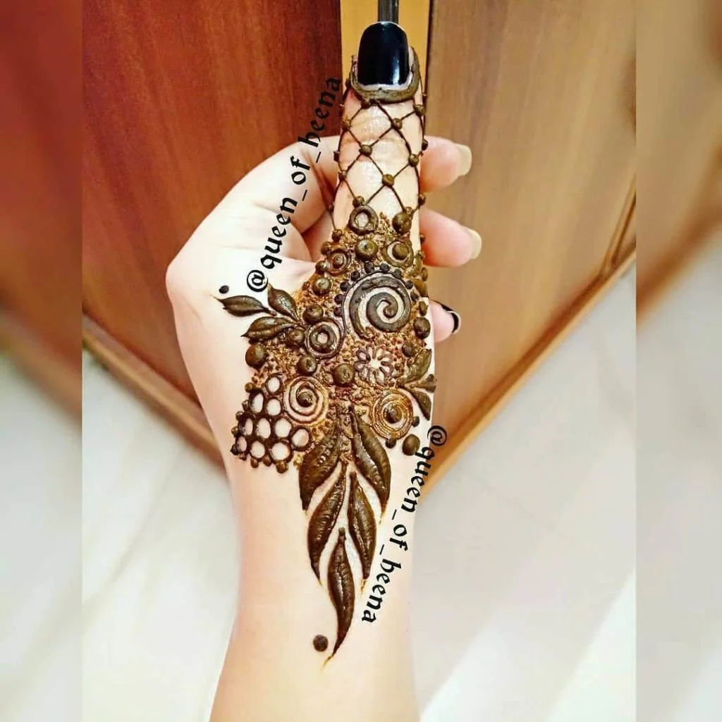 simple mehndi design on fingers