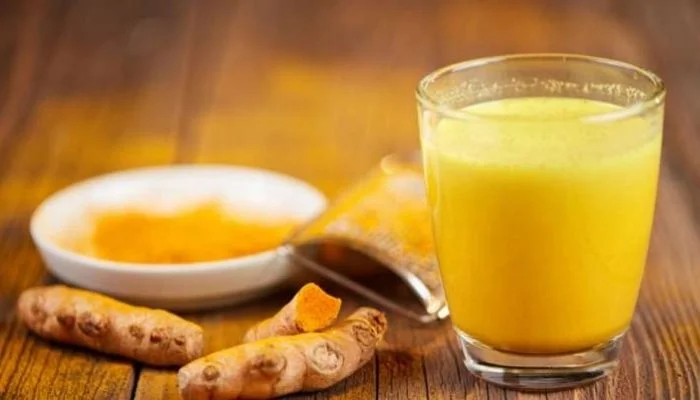 हल्दी दूध के फायदे और नुकसान