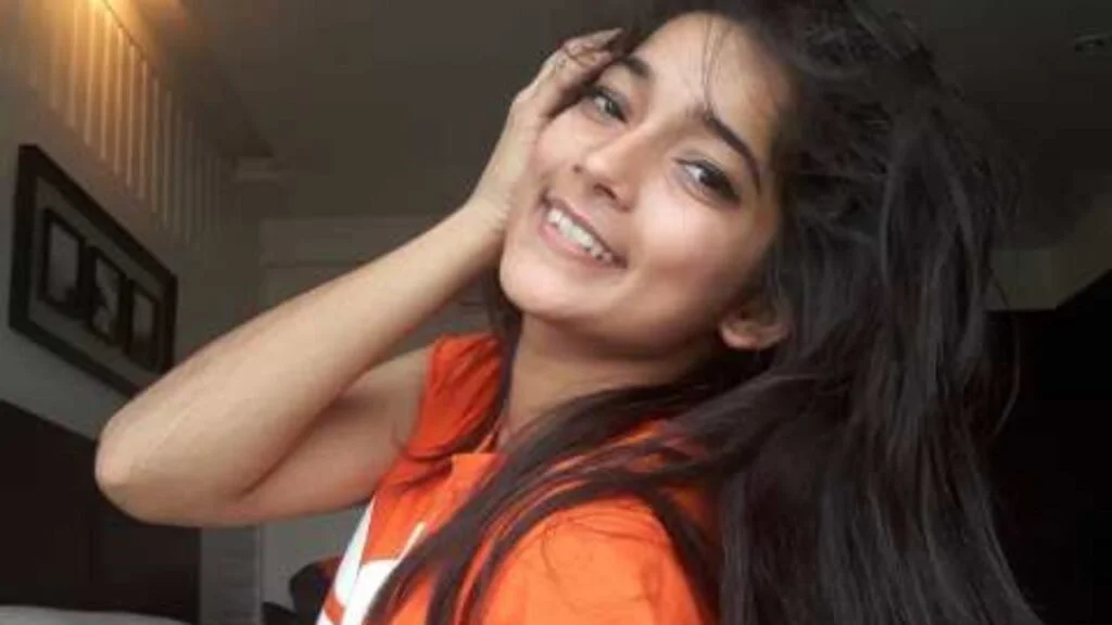 Vartika Jha Biography in Hindi